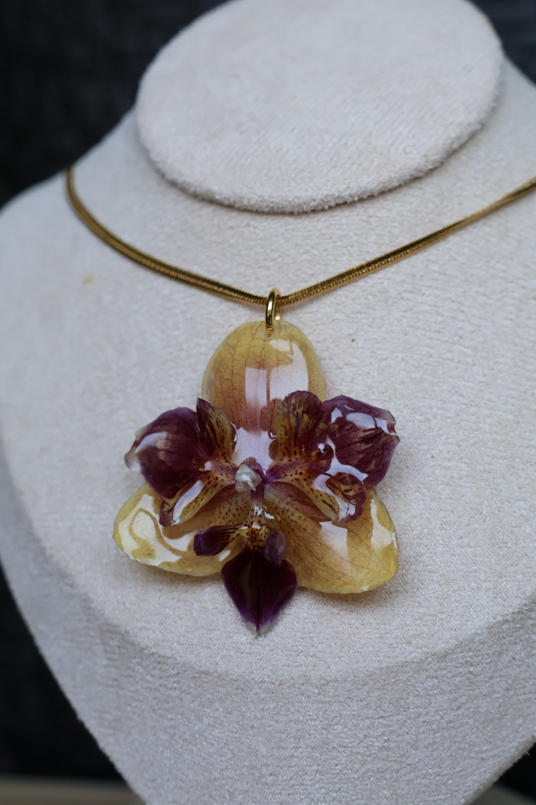 Peloric orchid necklace