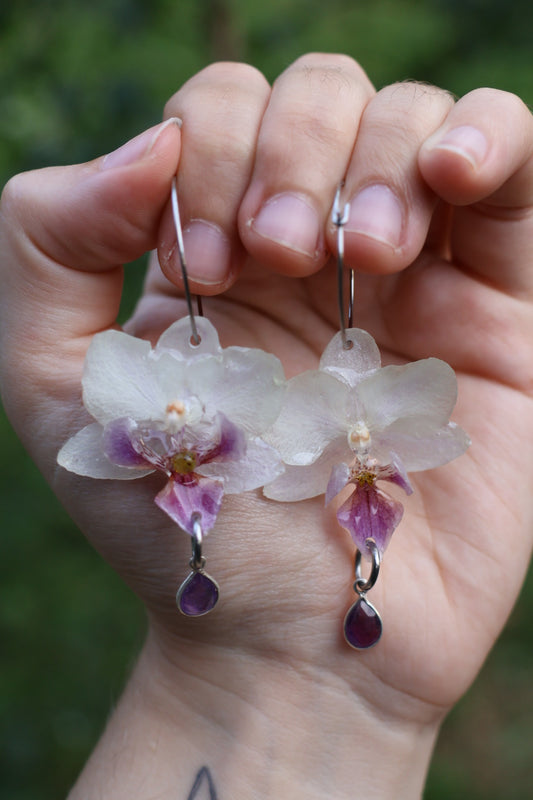 White orchid earrings with amethyst