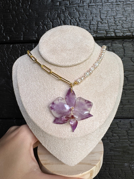 Orchid and Pearl Necklace – Real Flower Resin Jewelry for Elegant Nature Lovers