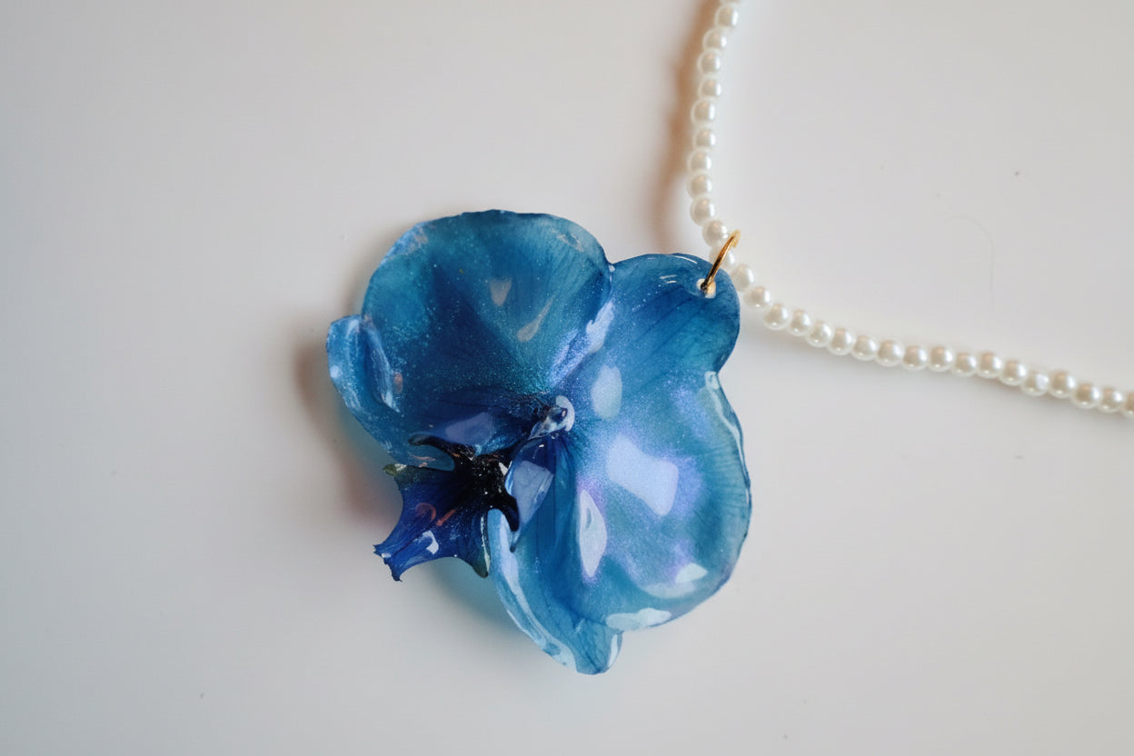 Blue orchid pearl necklace SYLLIA