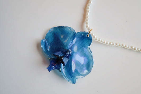 Blue orchid pearl necklace SYLLIA