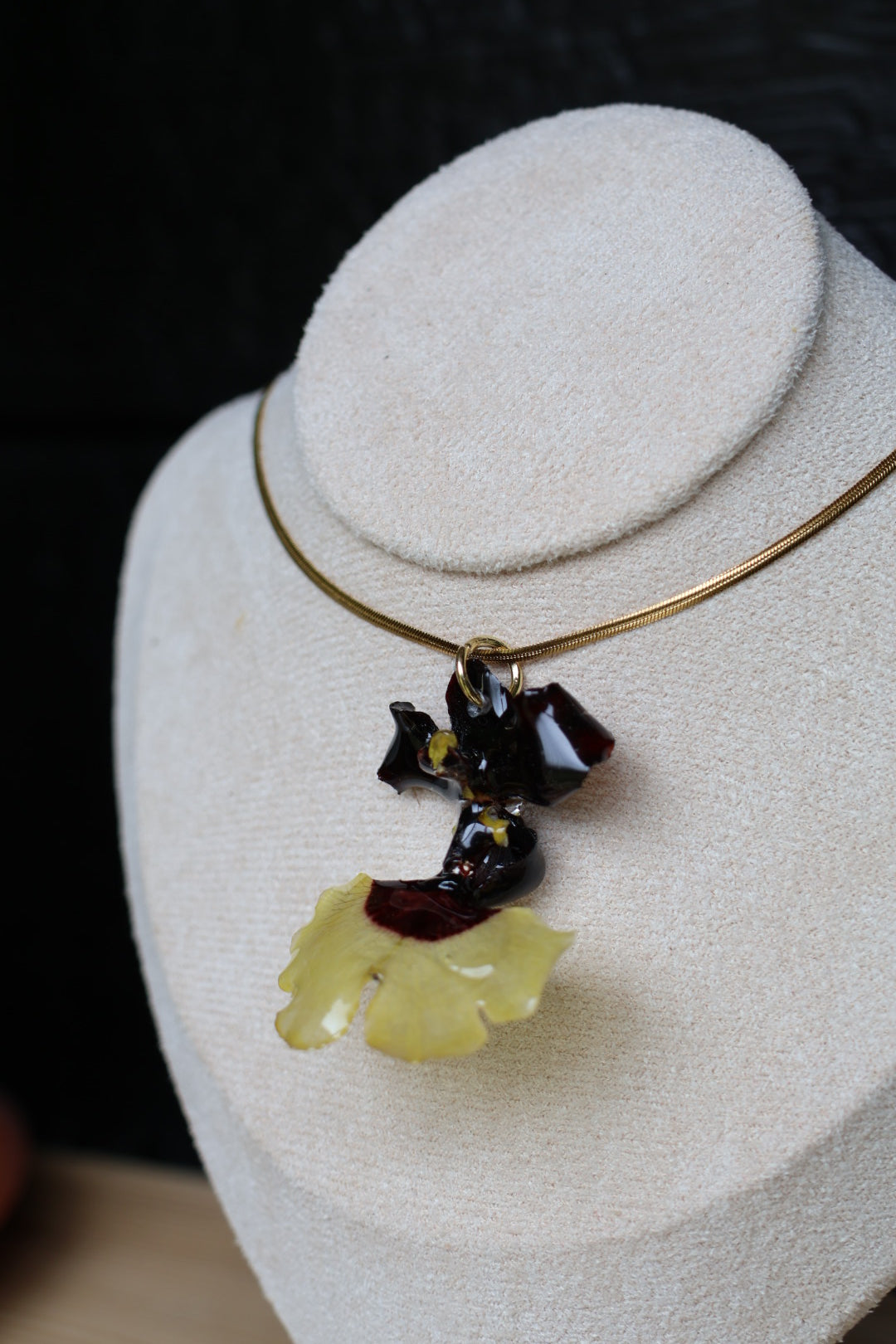 Jiaho queen necklace