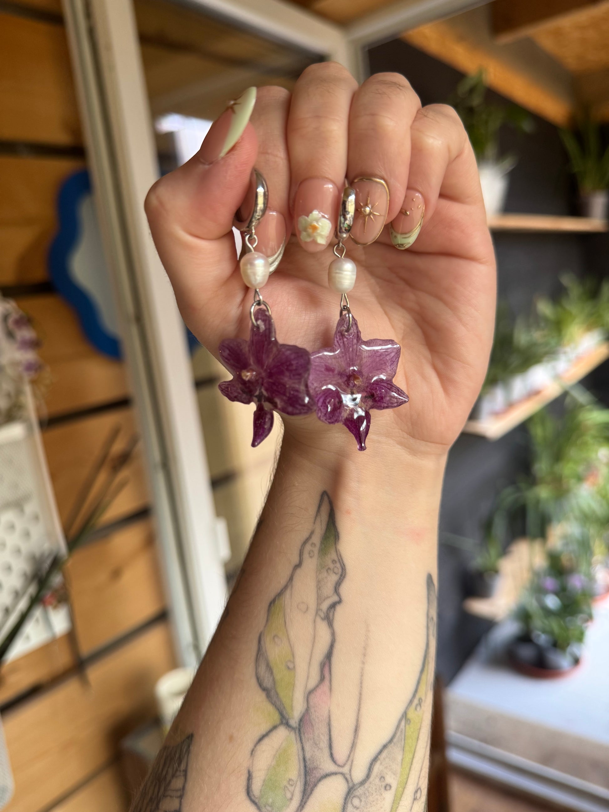Purple orchid earrings with pearls SYLLIA