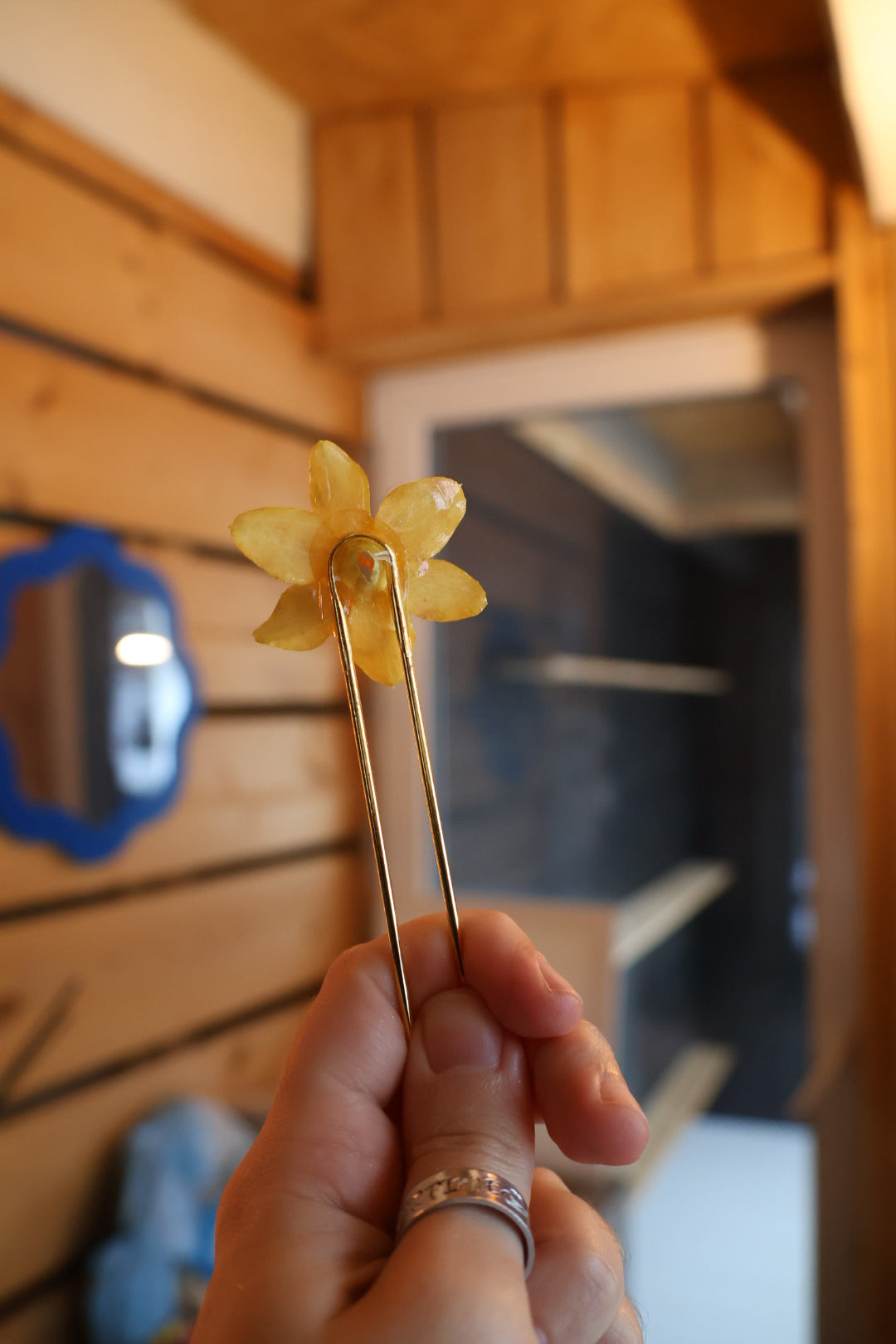 Daffodil hairpin SYLLIA