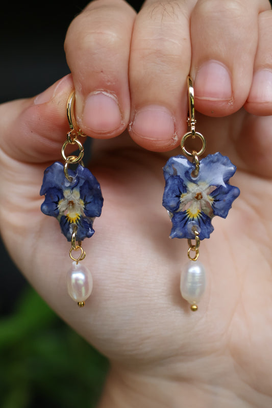 Blue pansy and pearl Huggies