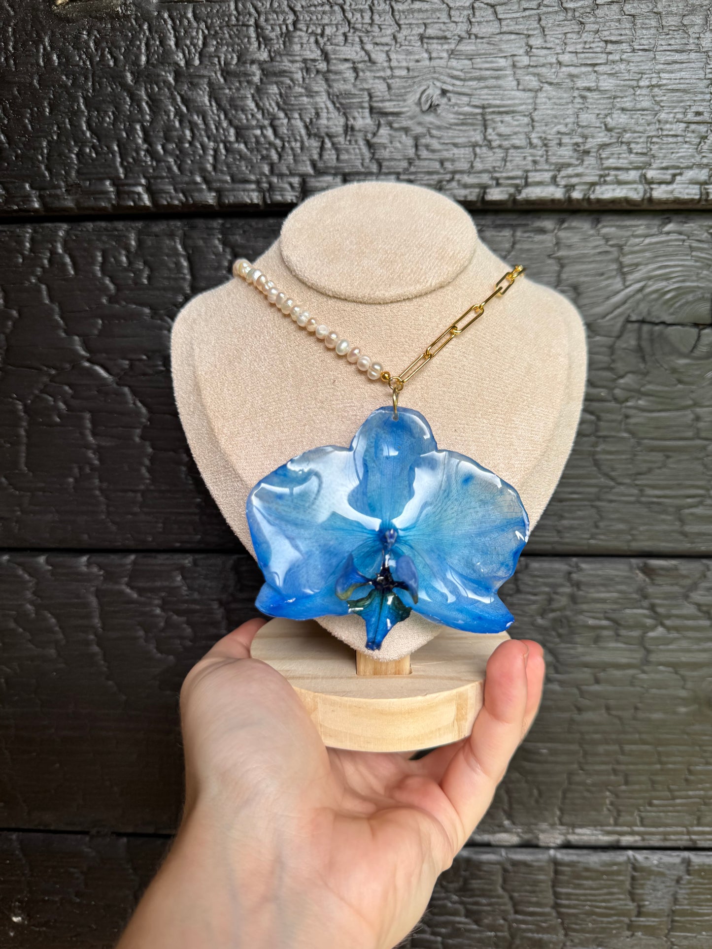 Blue orchid pearl necklace