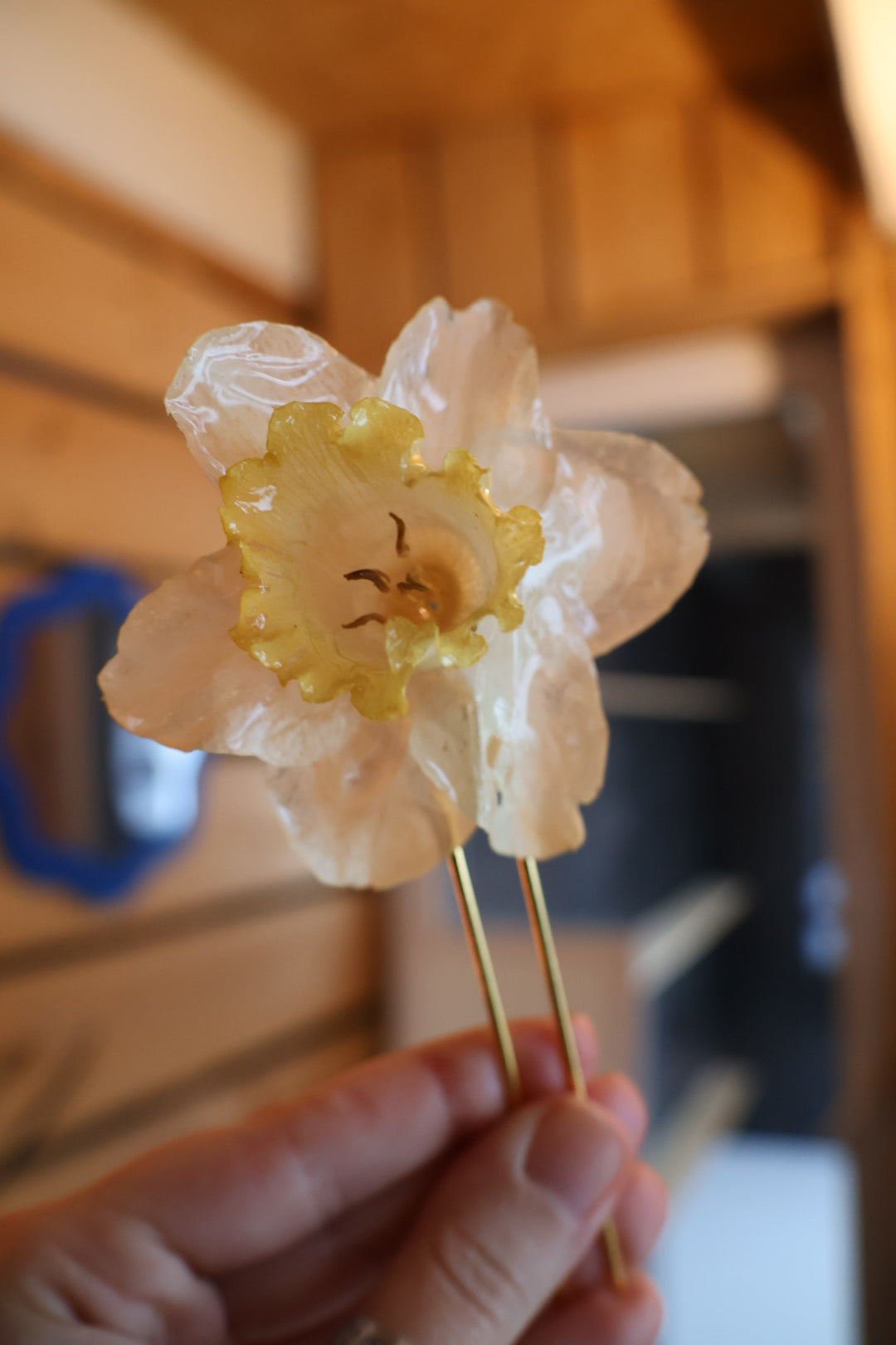 White daffodil hairpin SYLLIA