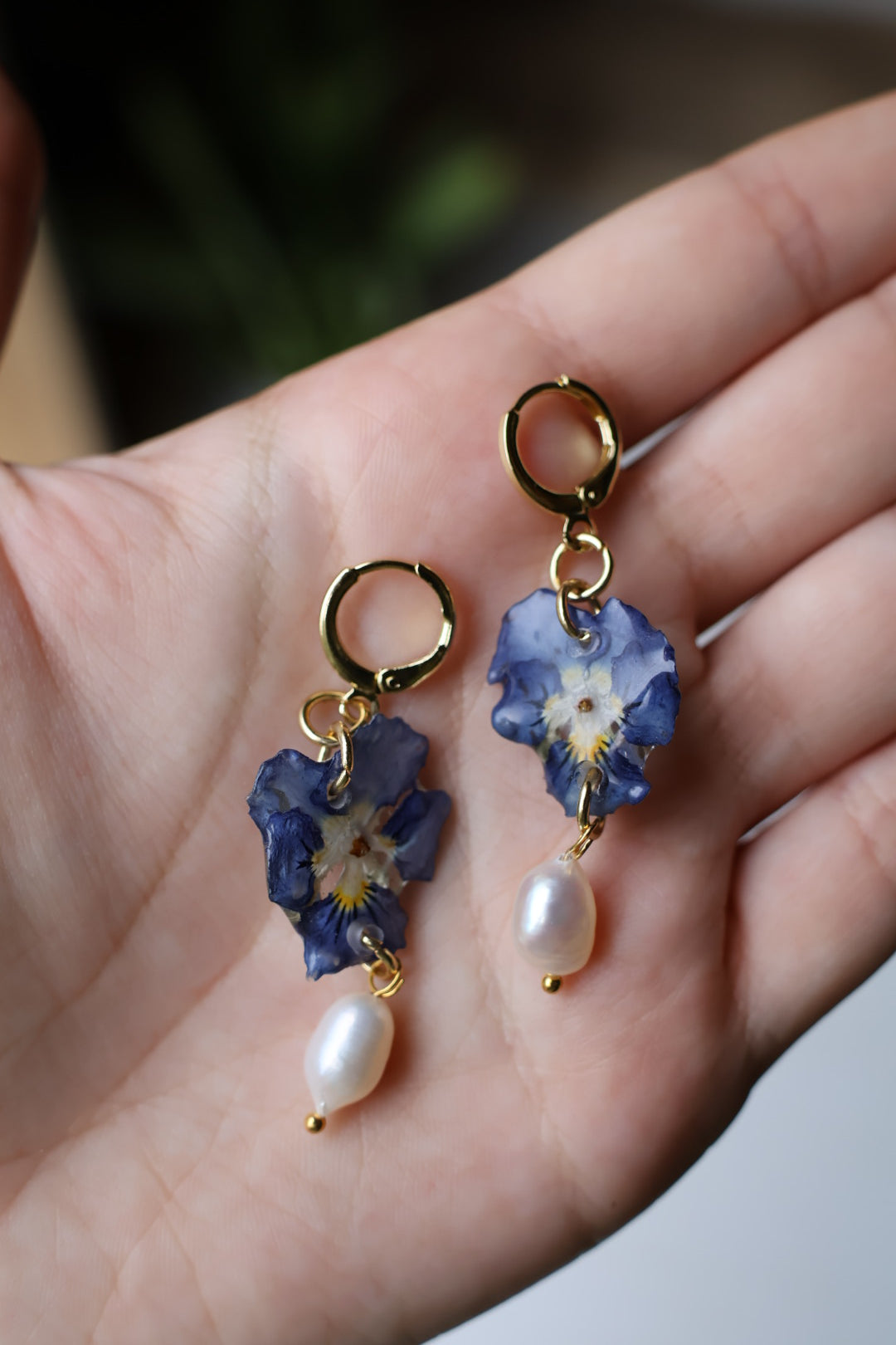 Blue pansy and pearl Huggies