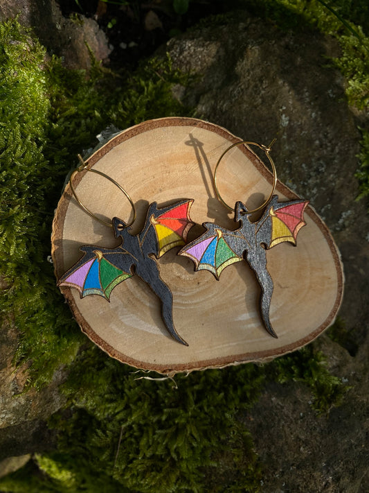 Náušnice s duhovým drakem Ručně malované na dřevě Fantasy šperky