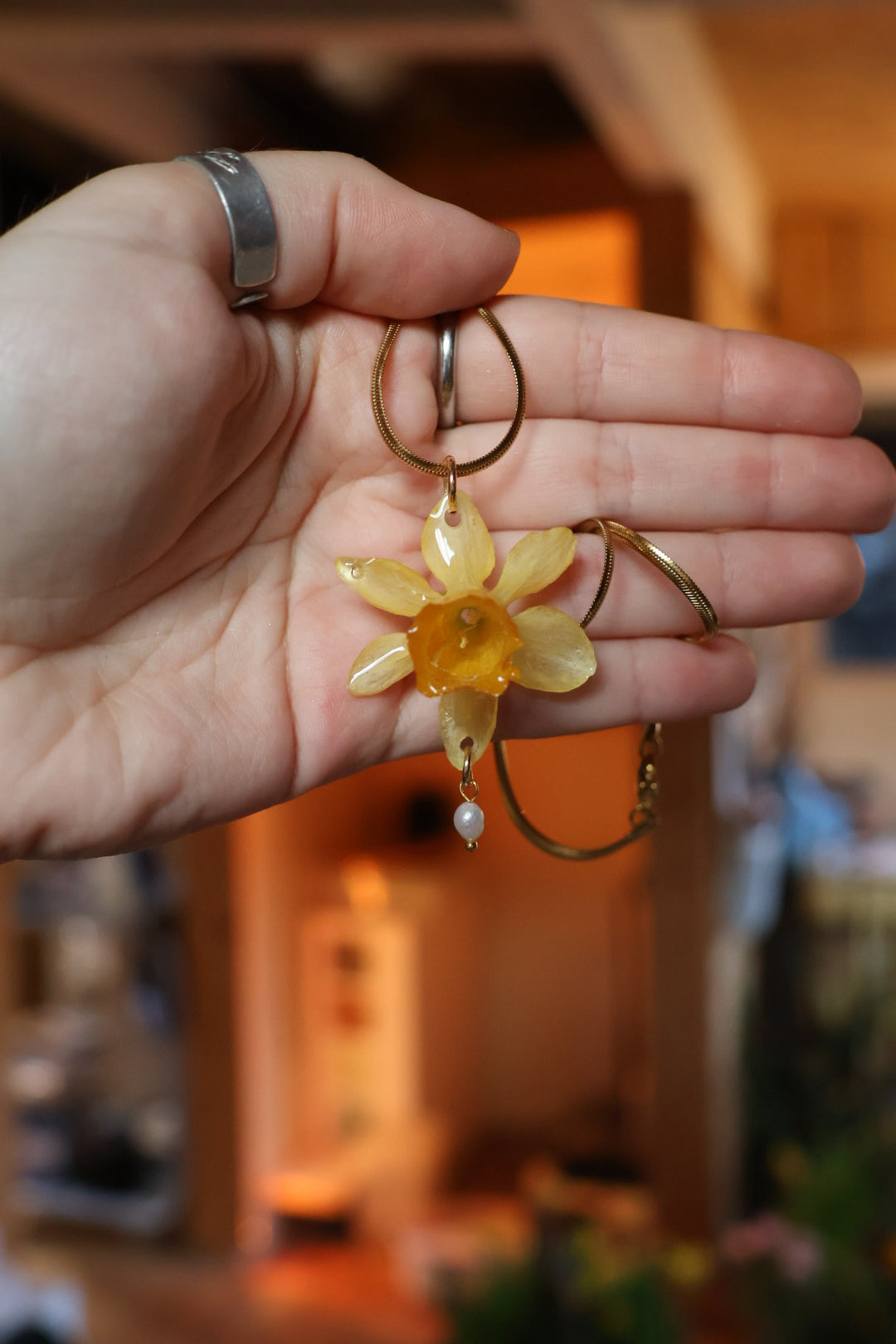 Daffodil necklace with pearl SYLLIA
