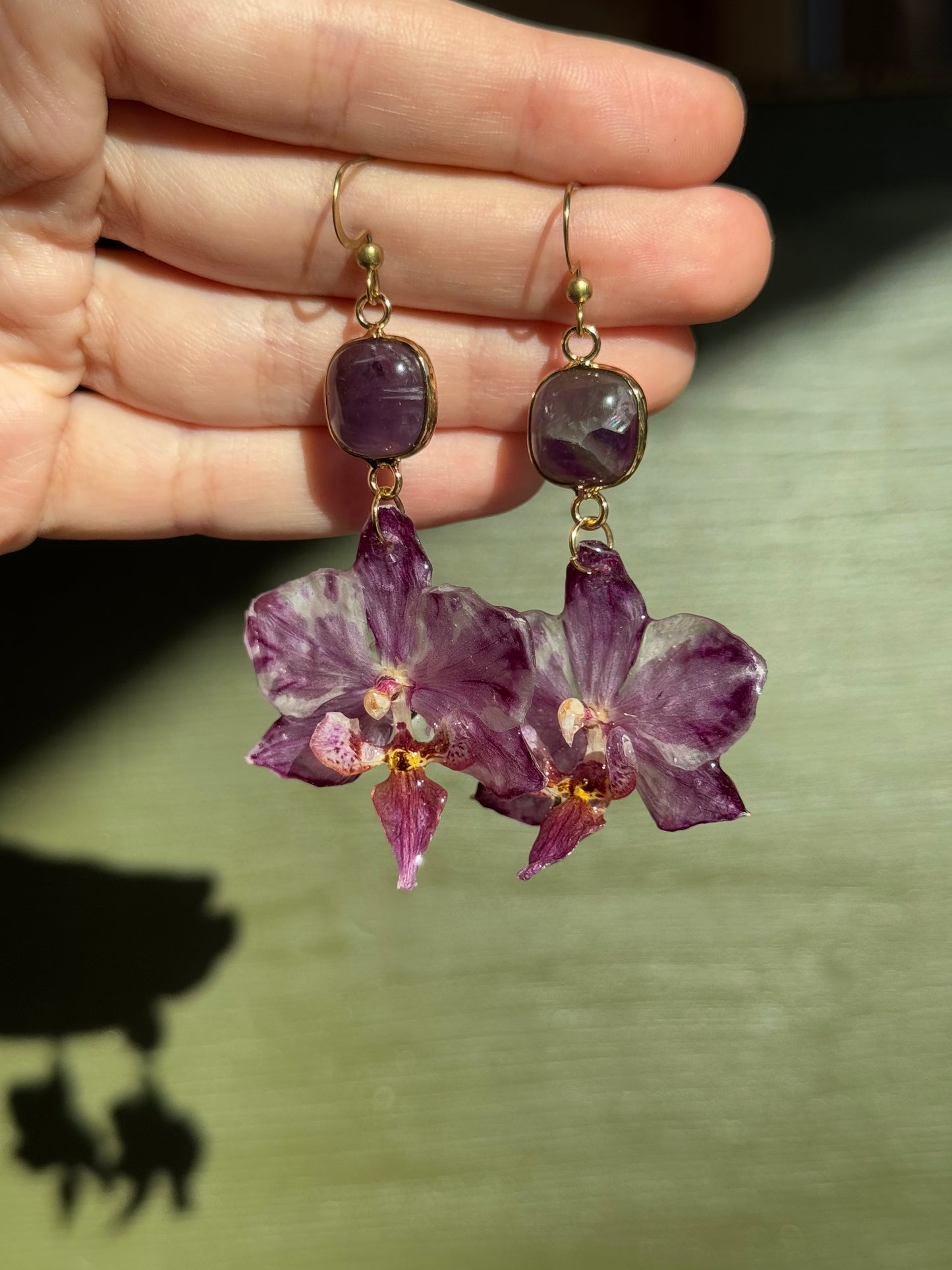 Orchid earrings with amethyst