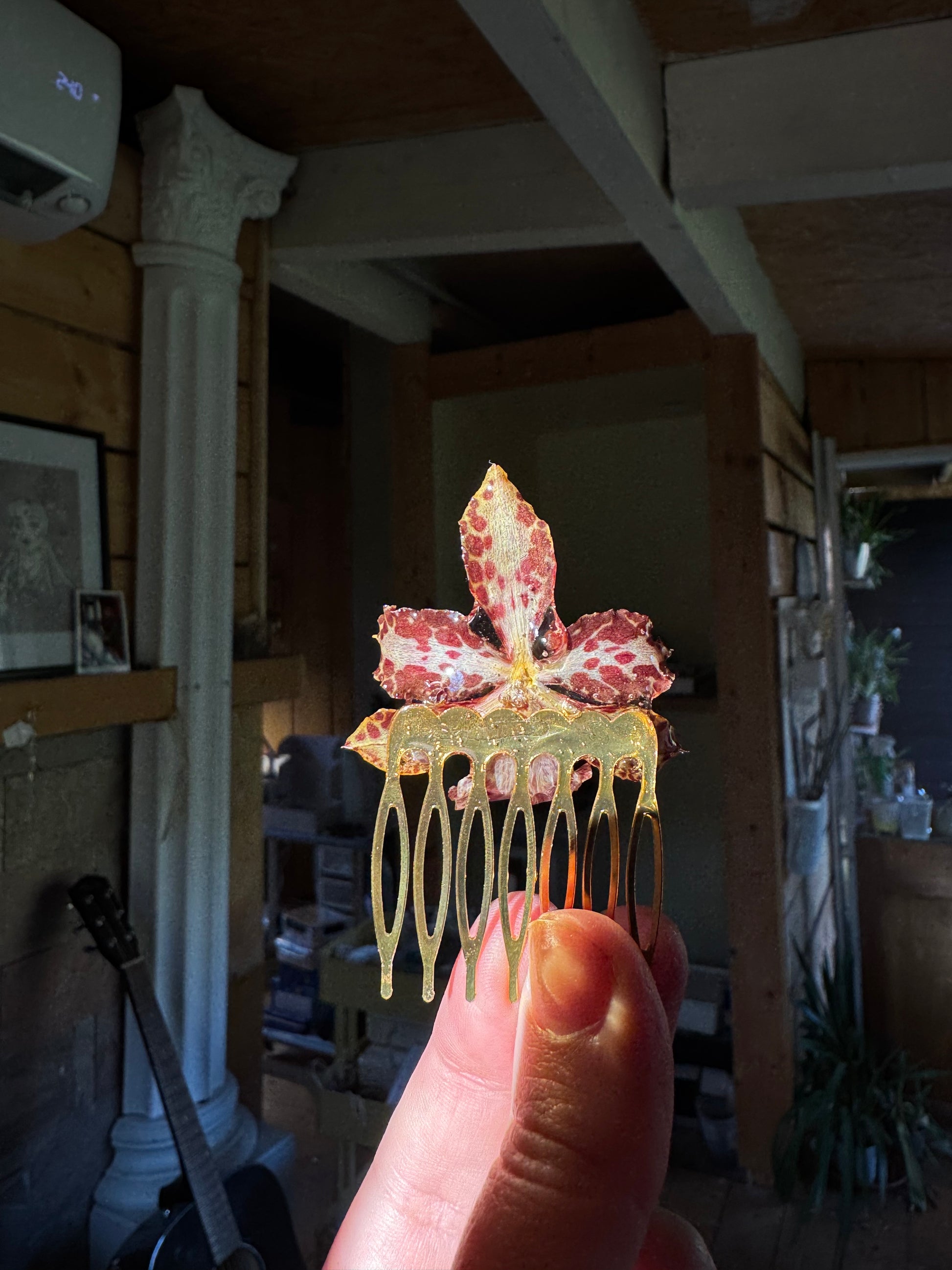 Red orchid hairpin SYLLIA