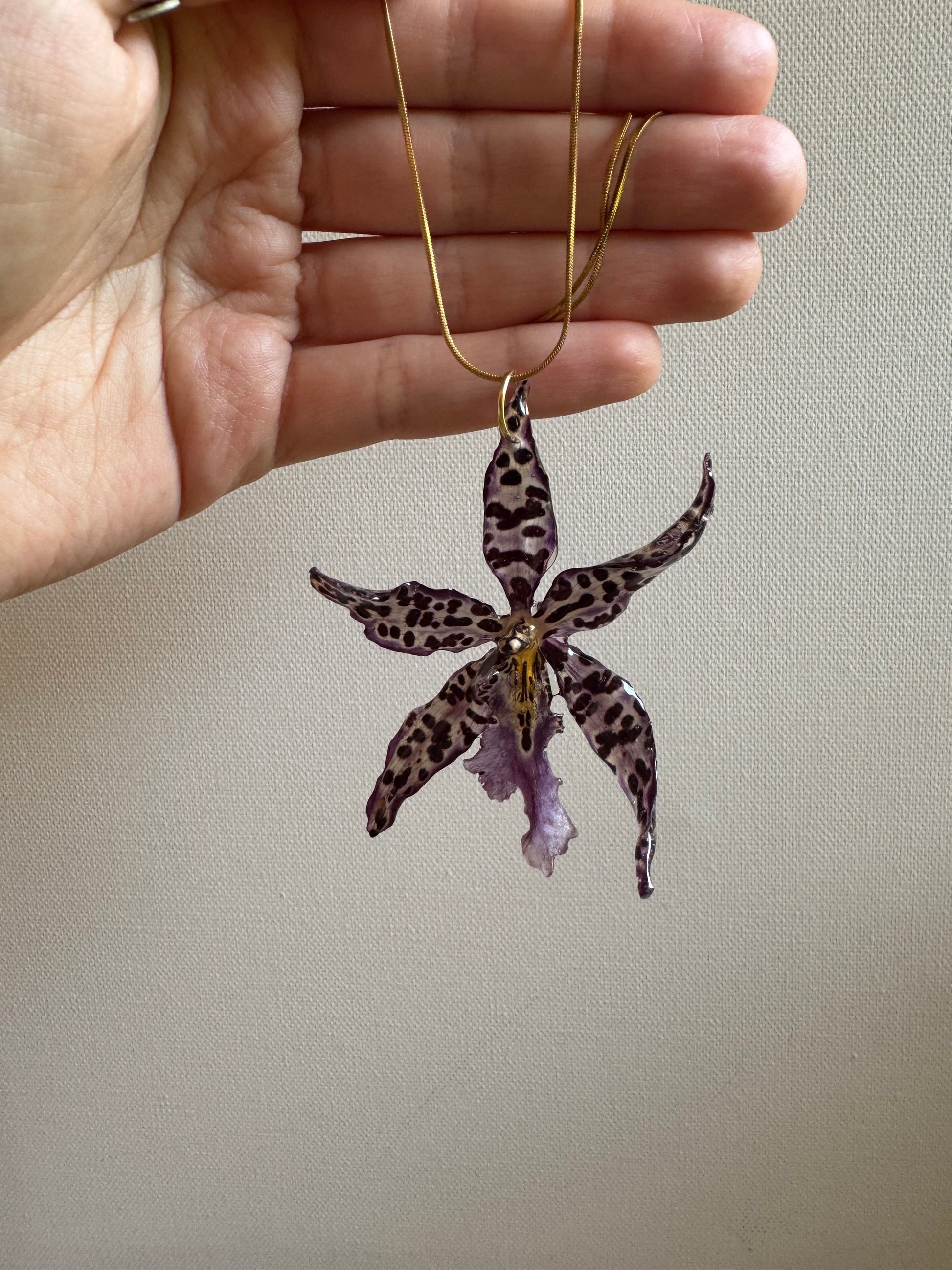 Purple dotted orchid necklace SYLLIA
