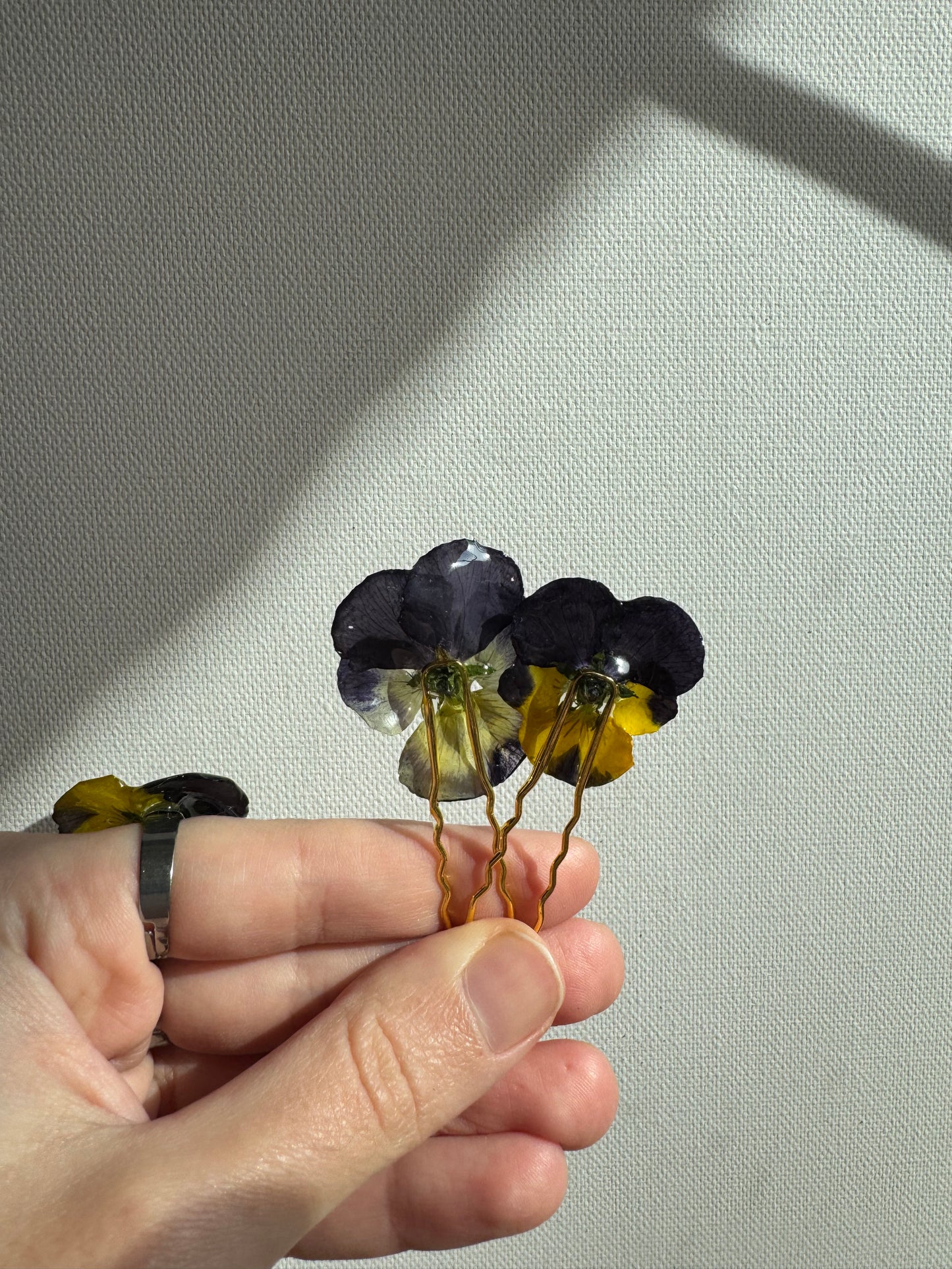 Pansy hairpin
