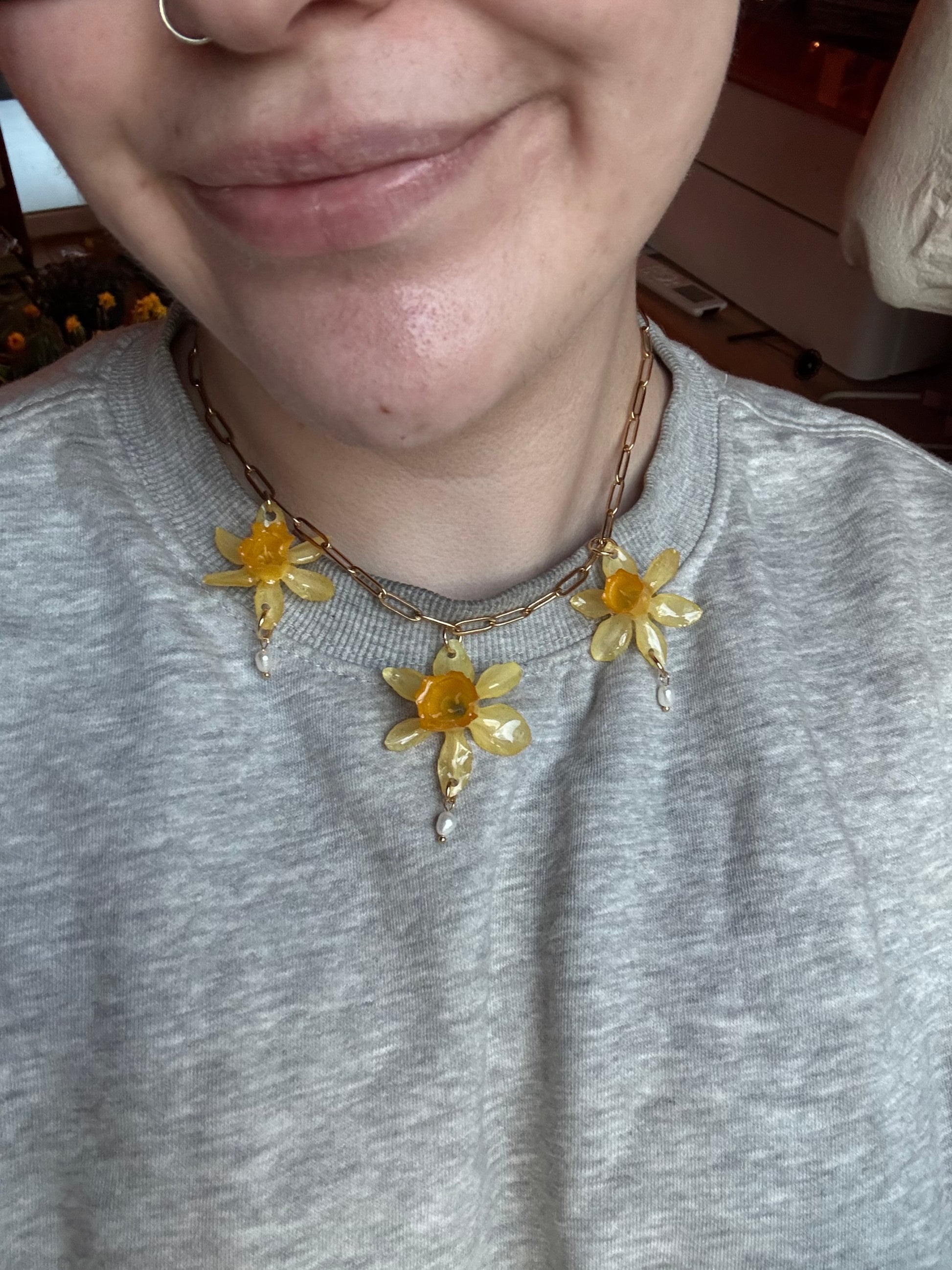 Triple daffodil necklace SYLLIA