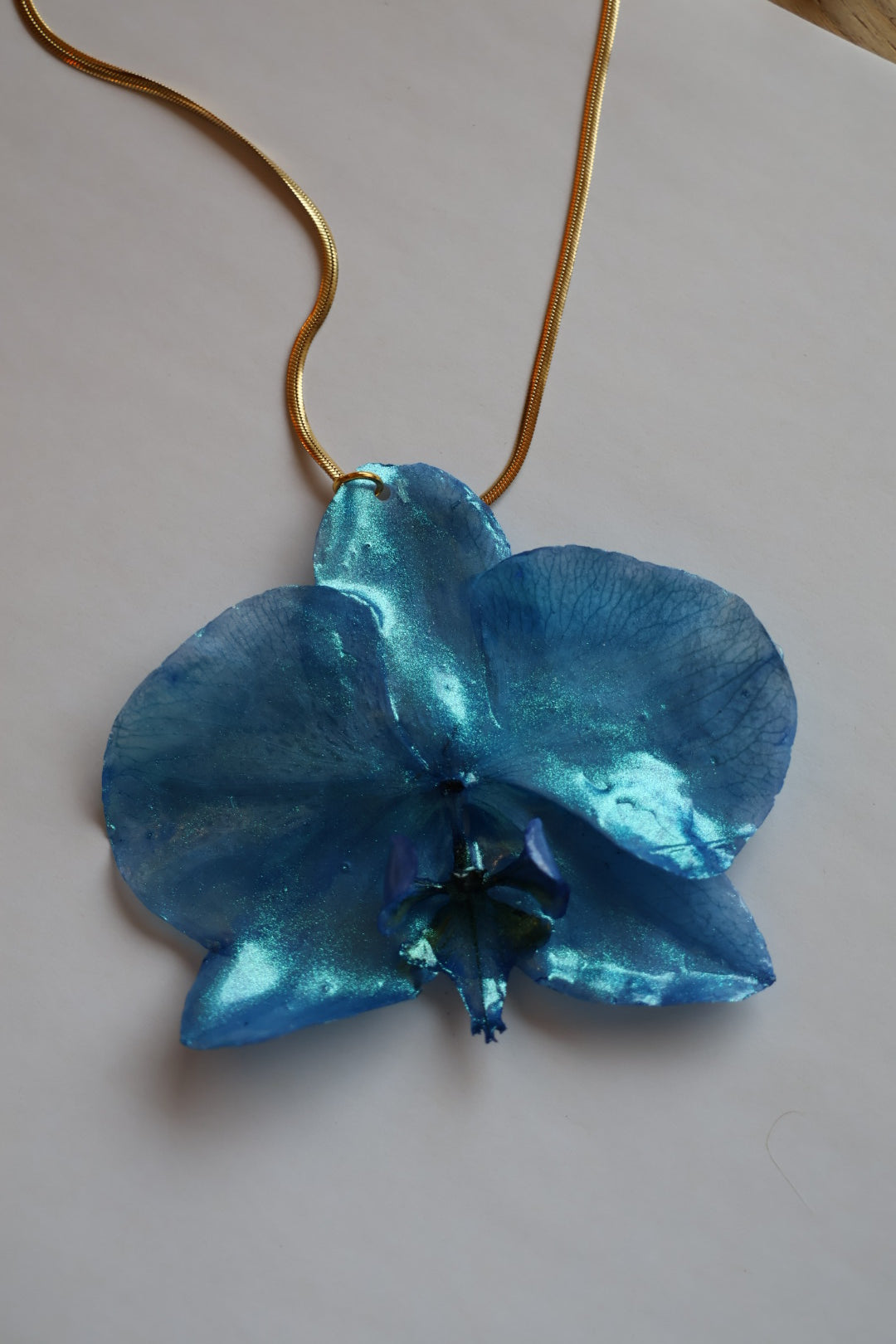 Blue chroma orchid necklace SYLLIA