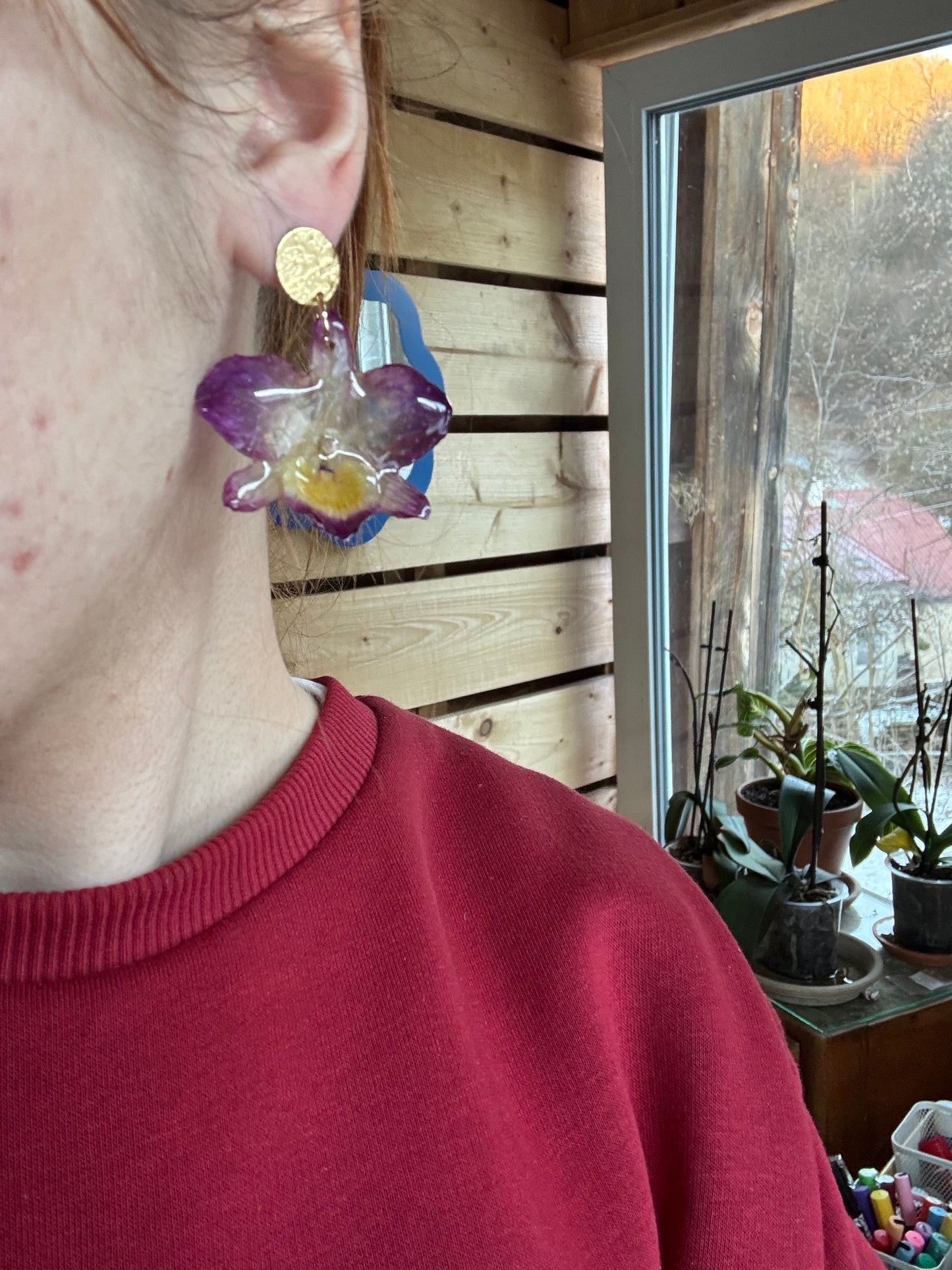 Fialové náušnice orchidej dendrobium Ručně vyrobené s pravou květinou