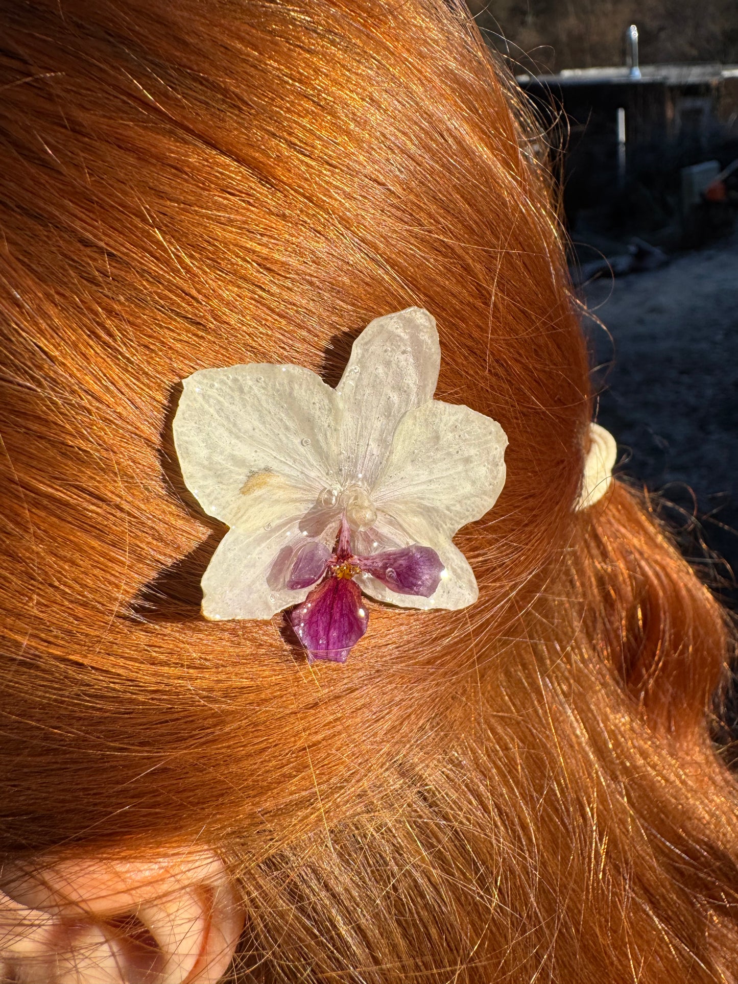 White orchid haircomb