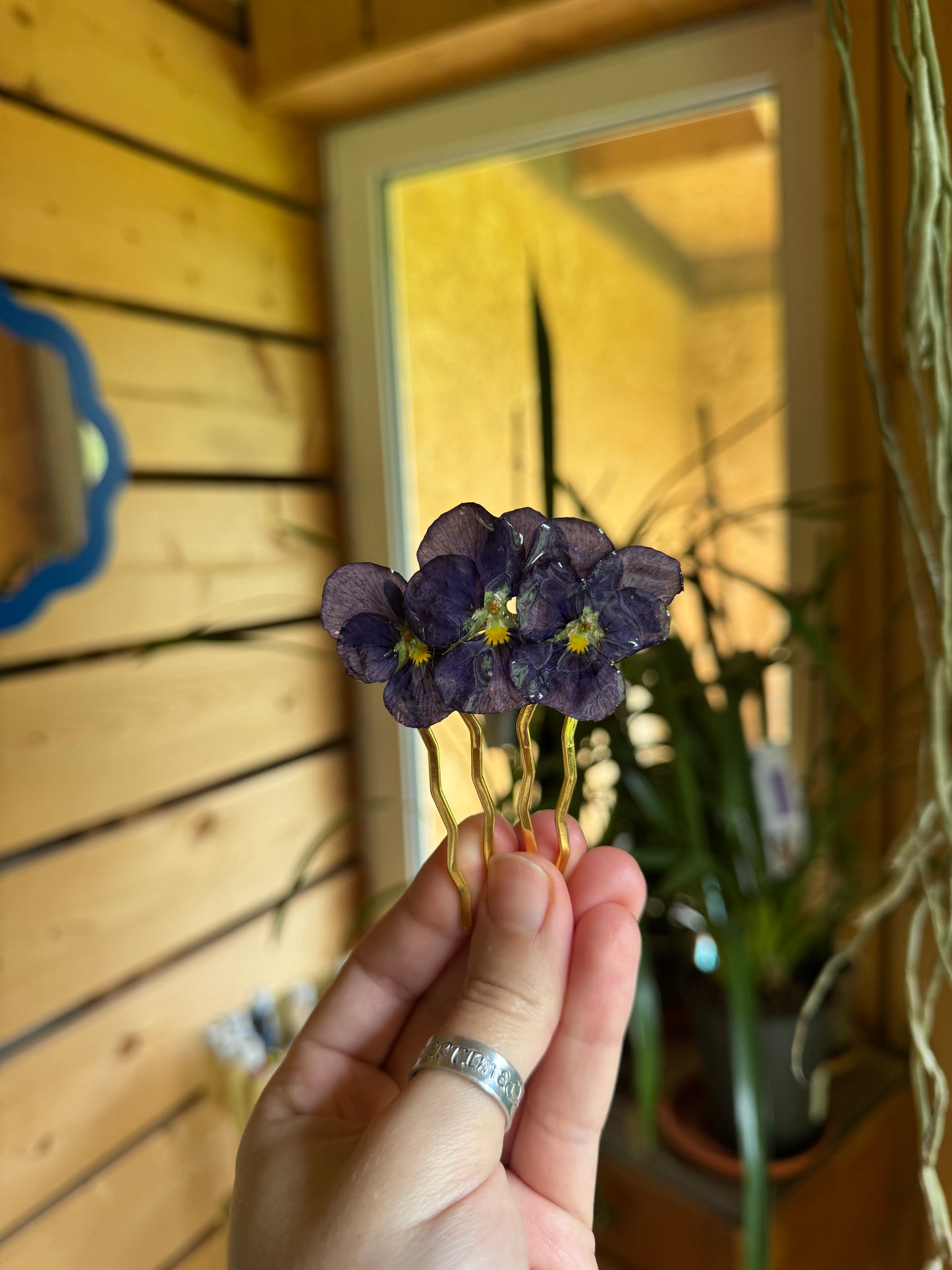 Pansy hairpin