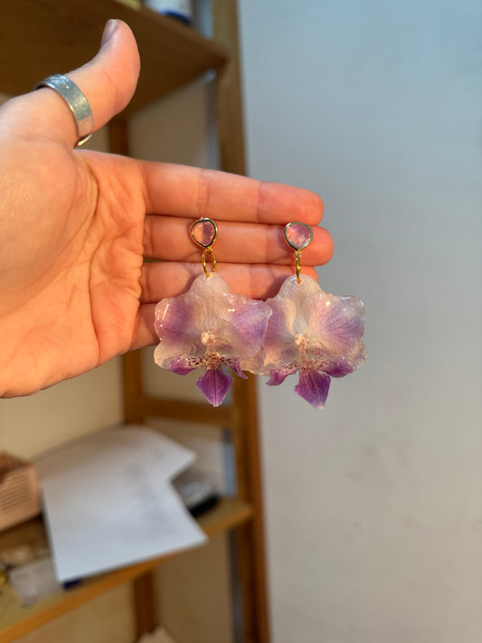 White and pink orchid studs SYLLIA