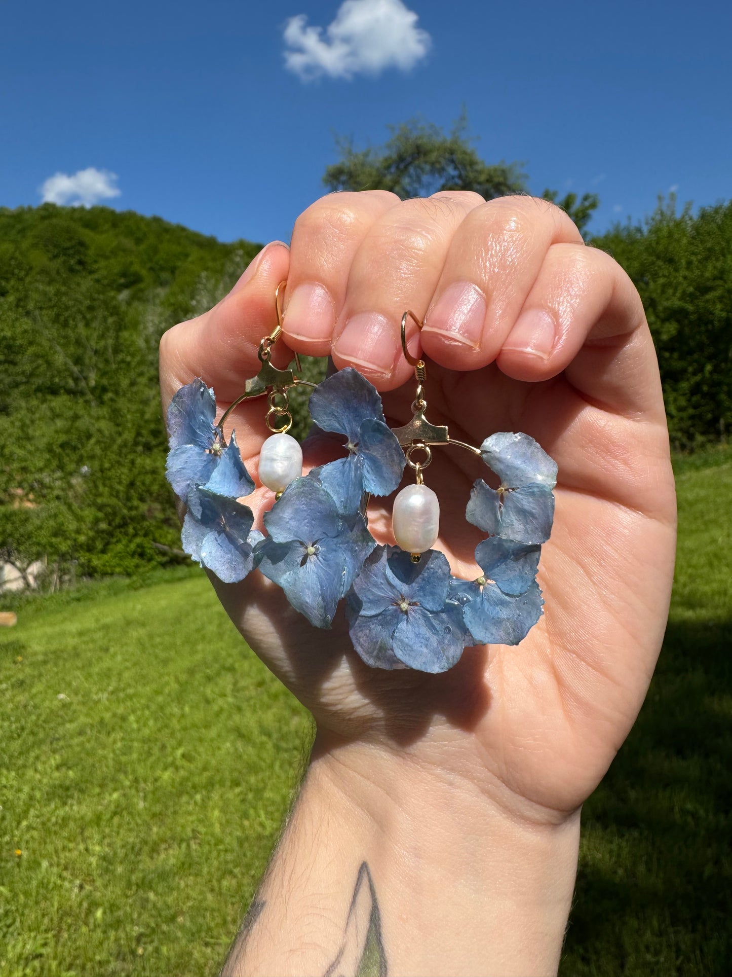 Blue hydrangeas hoops with pearl