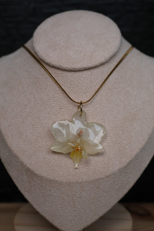 White Orchid Necklace • Real Flower Pendant • Handmade Botanical Jewelry • Nature Lover Gift • Minimalist Wedding Necklace • Orchid Jewelry