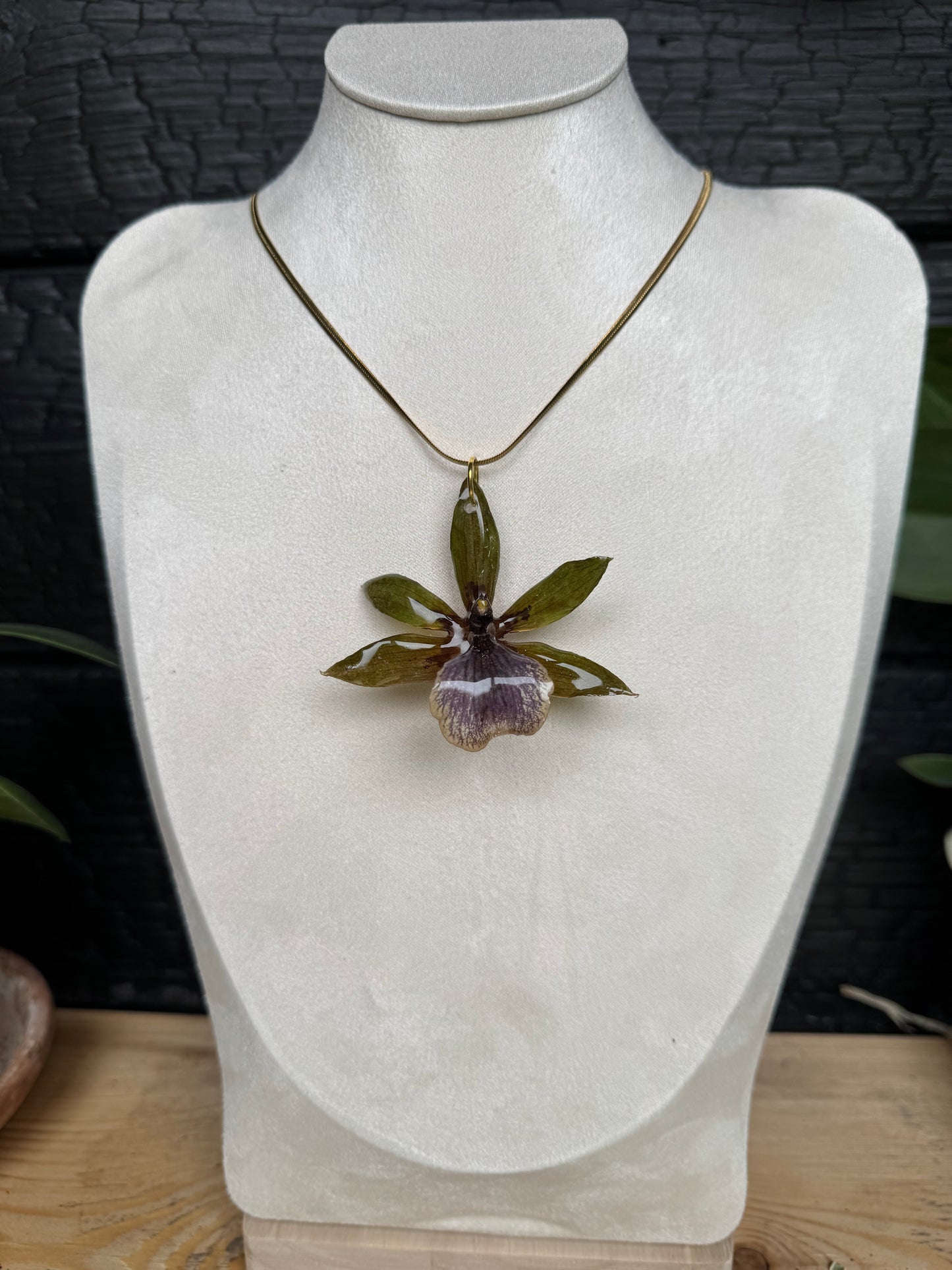Green orchid necklace SYLLIA