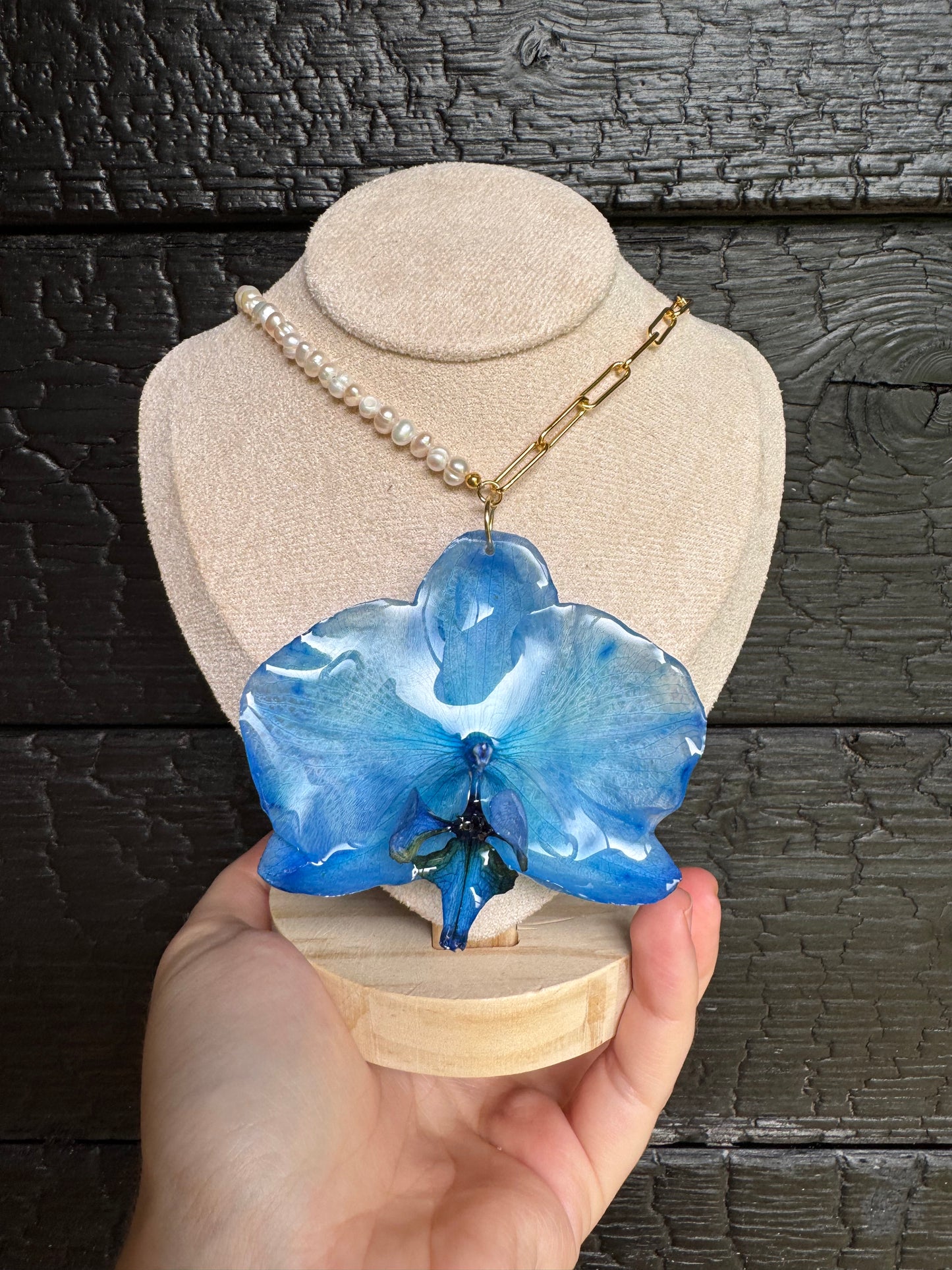 Blue orchid pearl necklace