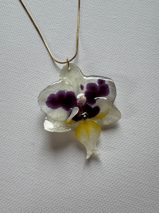 Dotted white orchid necklace