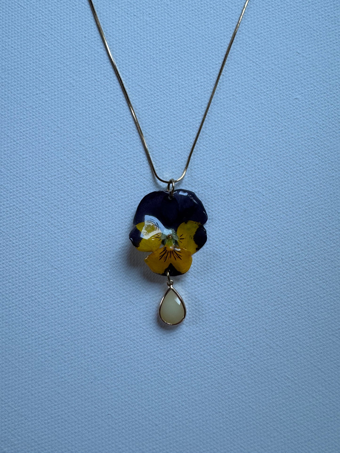 Elegant pansy necklace
