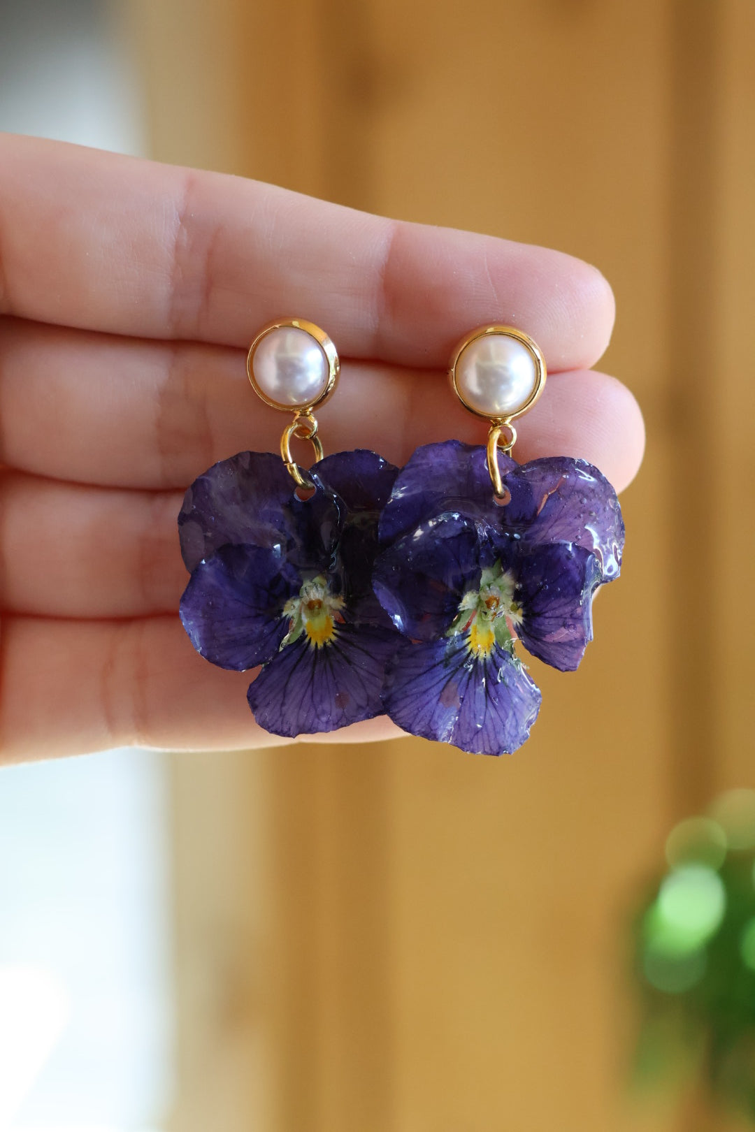 Real Blue Pansy Pearl Earrings – Handmade Botanical Jewelry, Fairycore Flower Earrings with Freshwater Pearls SYLLIA
