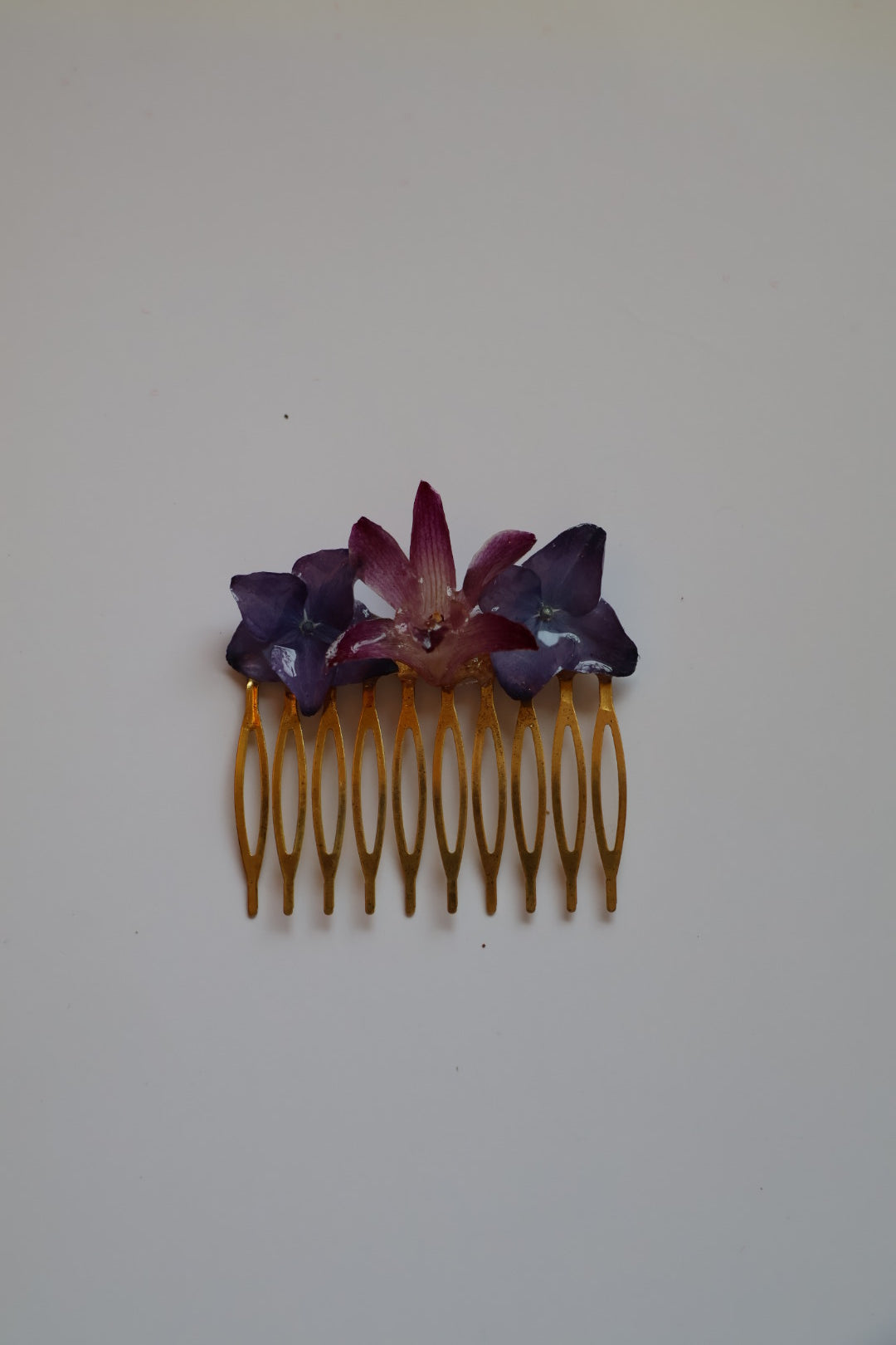 Orchid and hydrangea mixed haircomb SYLLIA