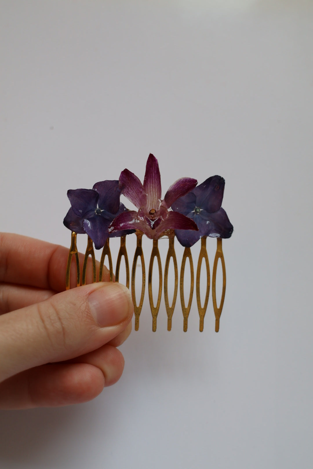 Orchid and hydrangea mixed haircomb SYLLIA