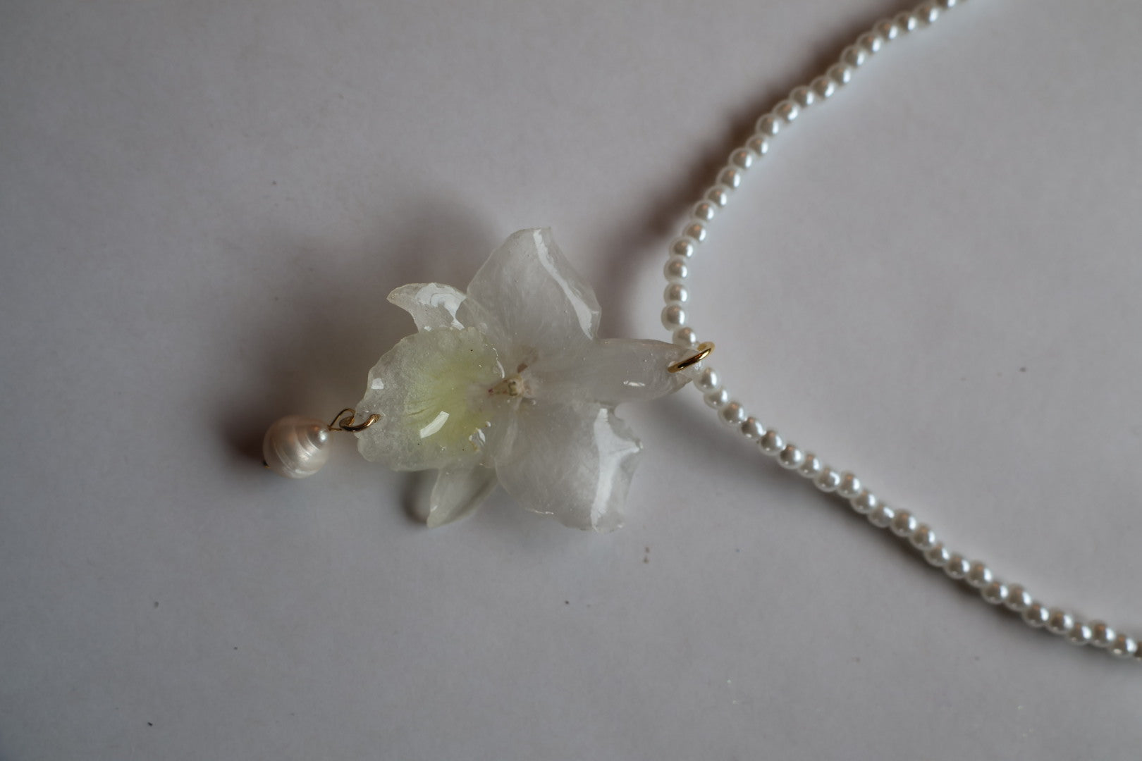 Large white orchid pearl necklace SYLLIA