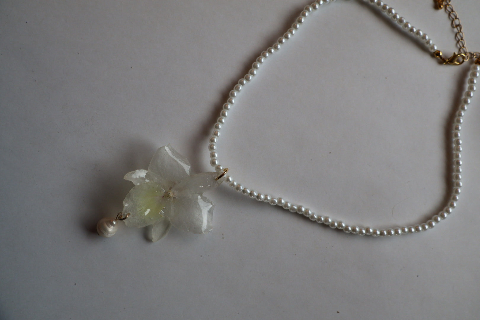 Large white orchid pearl necklace SYLLIA