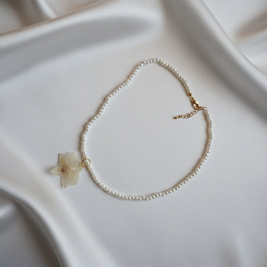 White orchid pearl necklace SYLLIA