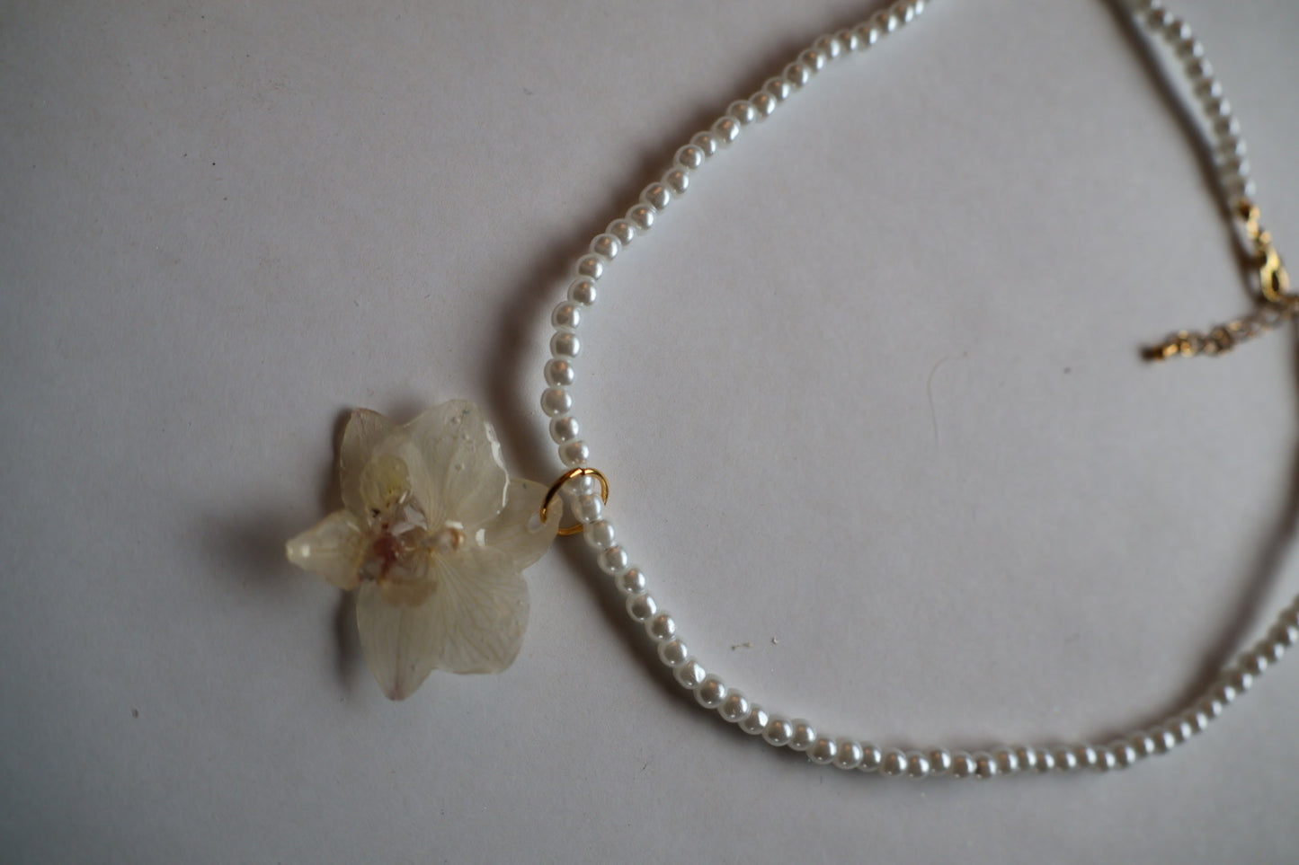 White orchid pearl necklace SYLLIA