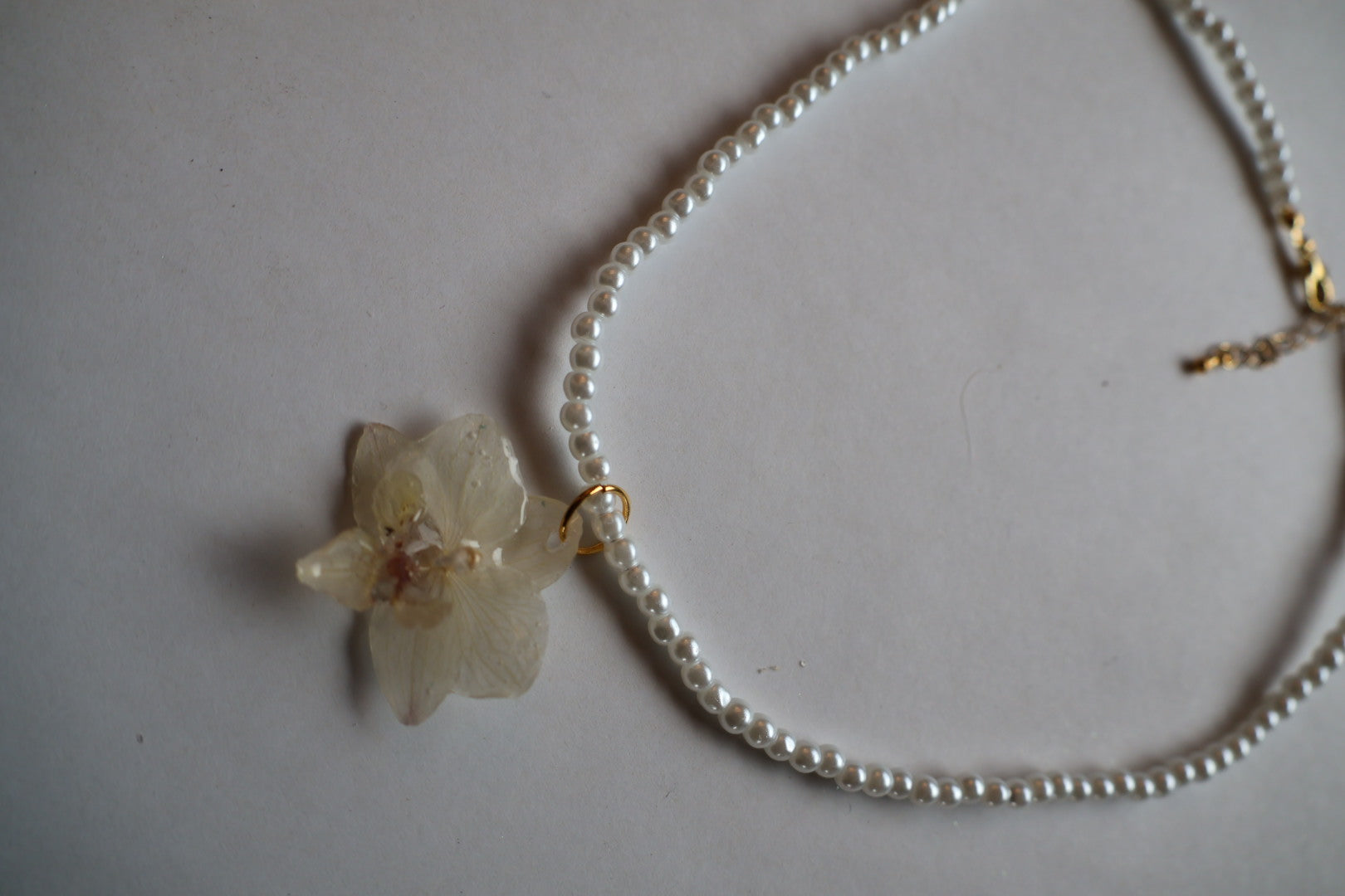 White orchid pearl necklace SYLLIA