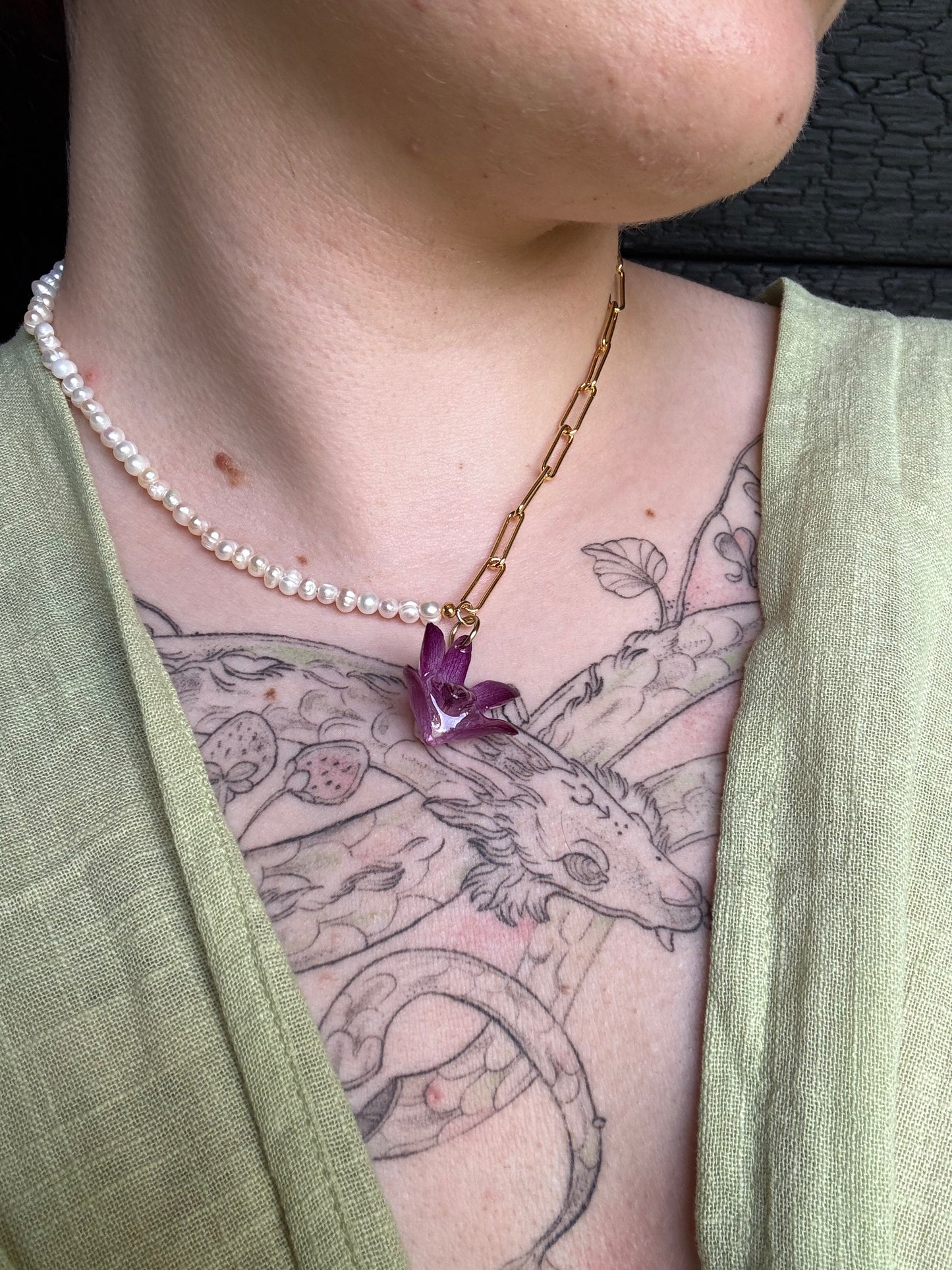 Mini purple orchid pearl necklace SYLLIA