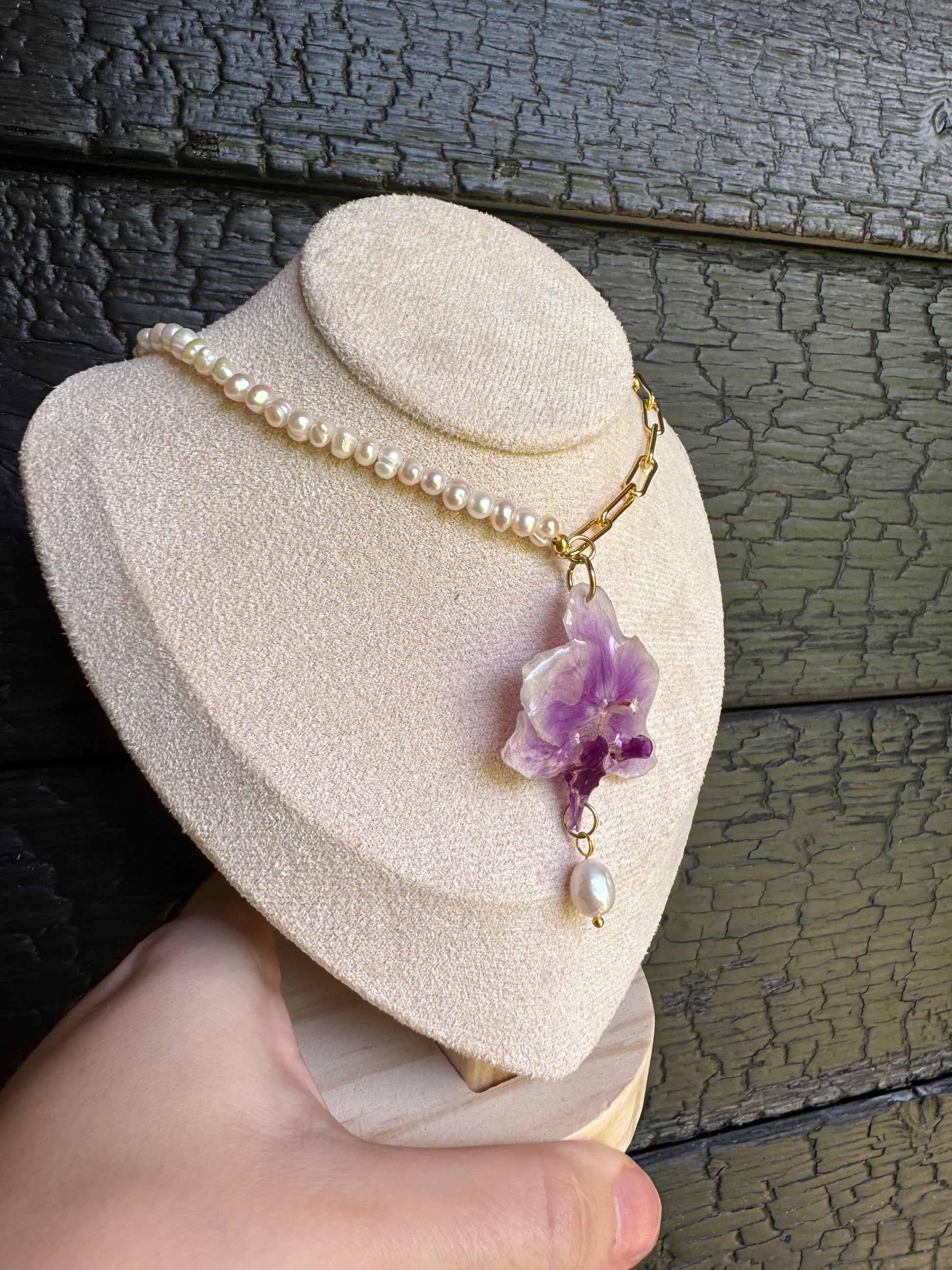 Mini white and purple orchid pearl necklace SYLLIA