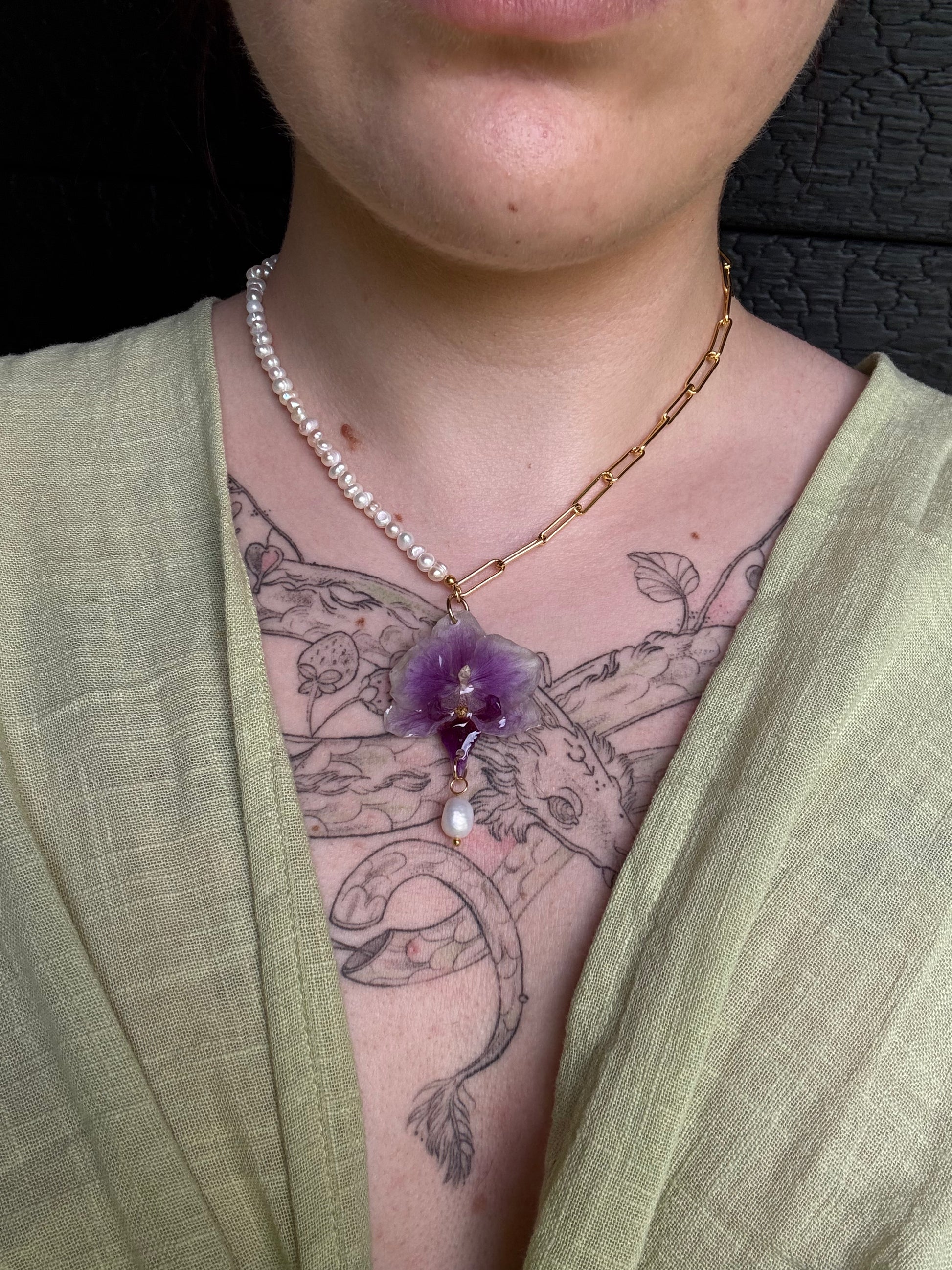 Mini white and purple orchid pearl necklace SYLLIA