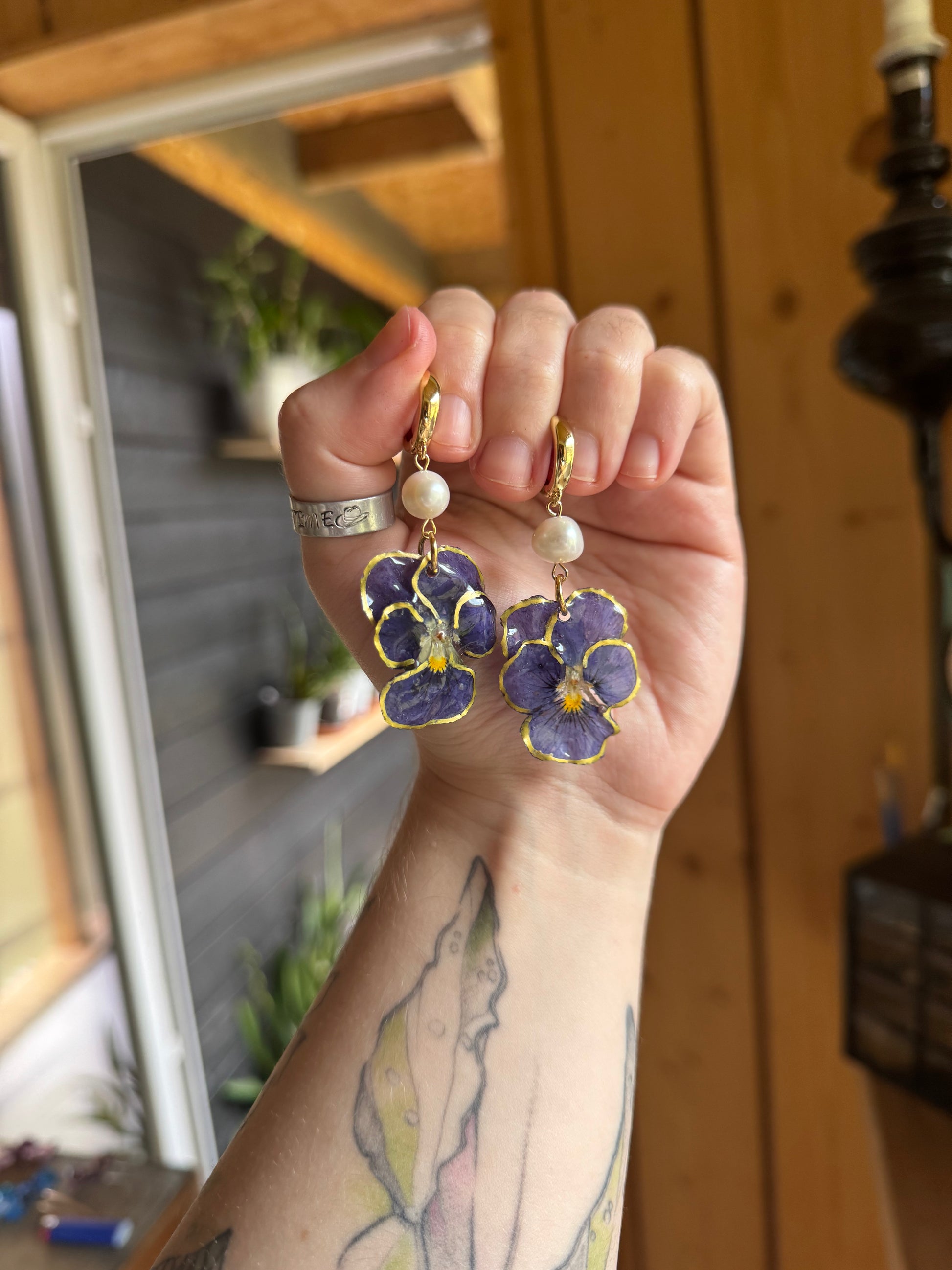 Blue pansy earrings with pearls SYLLIA
