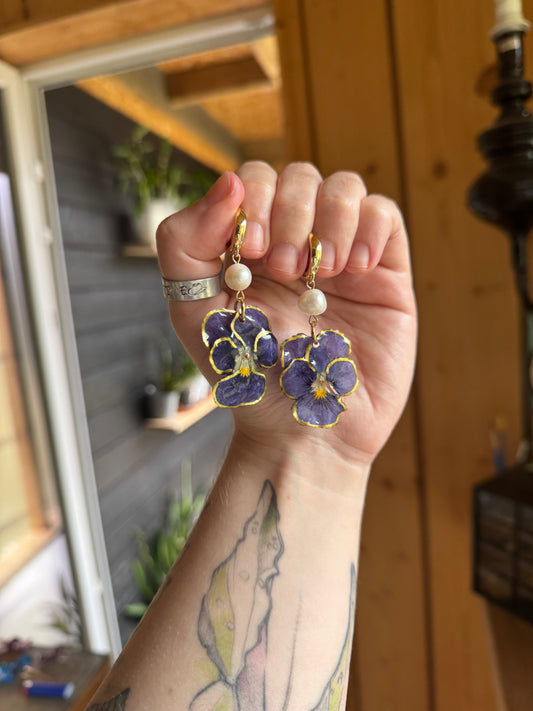 Blue pansy earrings with pearls SYLLIA