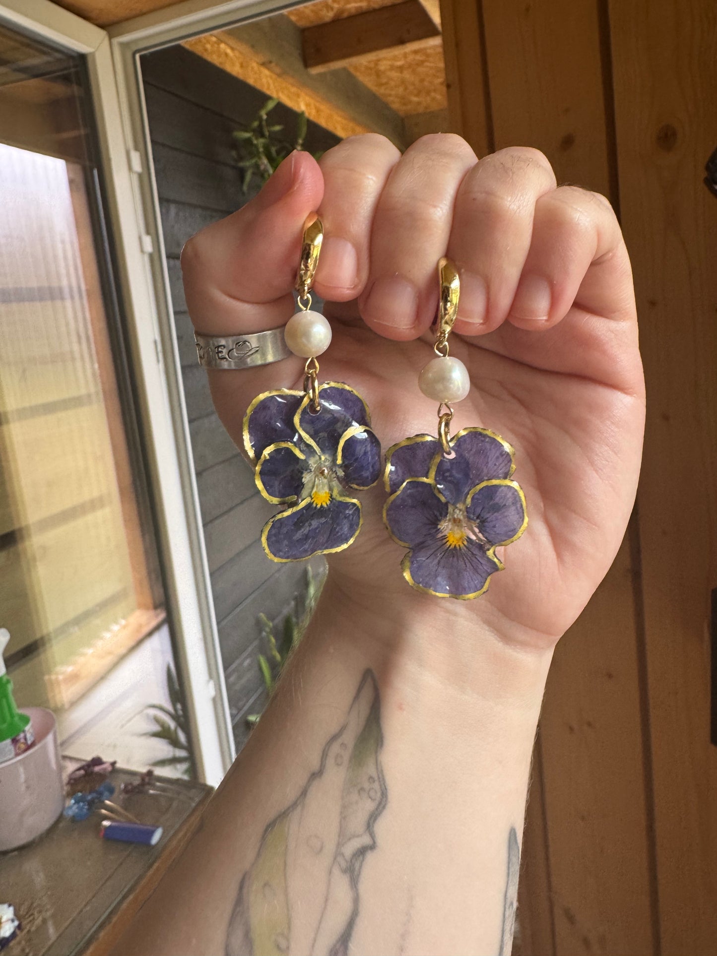 Blue pansy earrings with pearls SYLLIA
